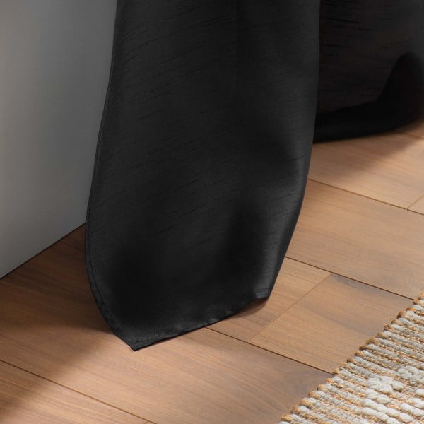 Czarna zasłona z mikrosatyny 140x240 cm Shana – douceur d'intérieur-image-3