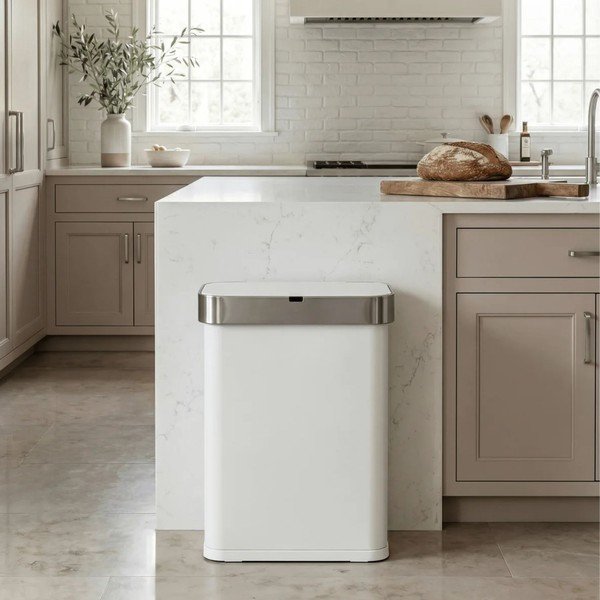 Stalowy kosz na śmieci bezdotykowy w matowym białym kolorze 58 l Sensor – simplehuman-image-1
