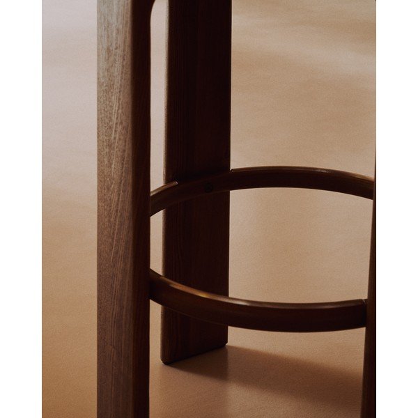 Hoker w kolorze brązowo-ciemnonaturalnym z litego drewna jesionowego (wysokość siedziska 75 cm) Granite – Kave Home-image-3