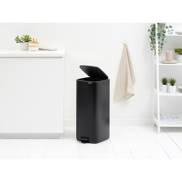 Stalowy kosz na śmieci z pedałem w kolorze matowej czerni 30 l Bo – Brabantia-image-2