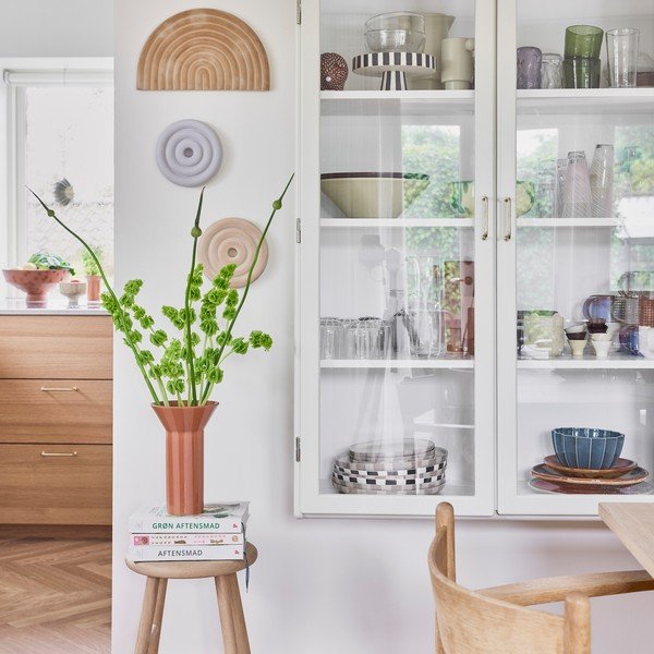 Hoker z litego drewna dębowego w jasnym naturalnym kolorze (wysokość siedziska 65 cm) Moto – OYOY Living Design-image-2
