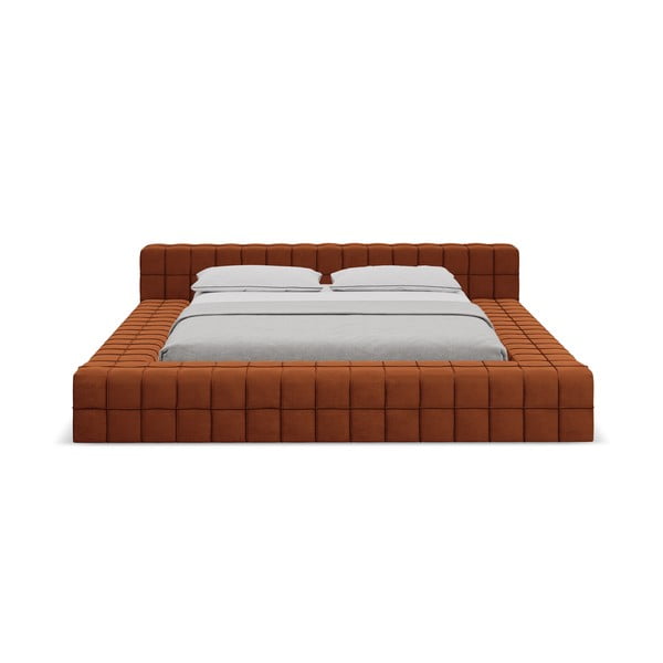 Tapicerowane łóżko dwuosobowe w kolorze terakoty ze stelażem 140x200 cm Akela – Makamii-image-2