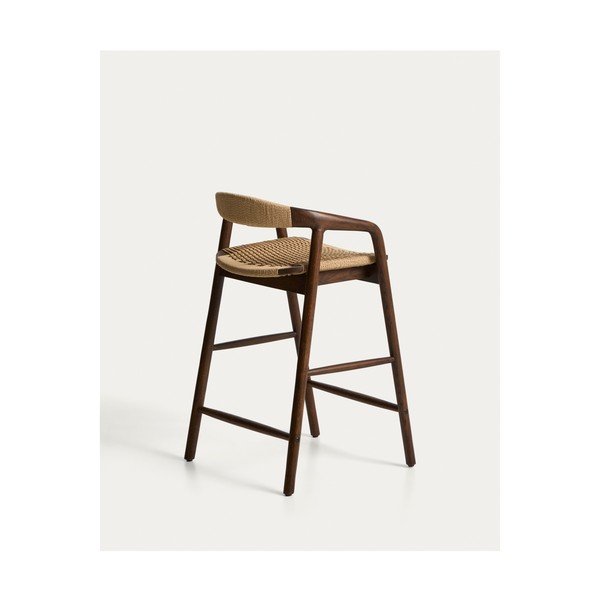 Brązowy hoker z podłokietnikami z litego drewna dębowego (wysokość siedziska 65 cm) Derile – Kave Home-image-2