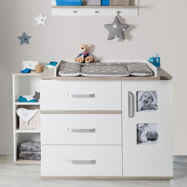 Biała niska komoda dziecięca w dekorze wiązu z przewijakiem 117x102 cm Moritz – Roba-image-1