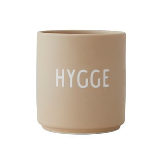 Beżowy porcelanowy kubek Design Letters Favourite Hygge
