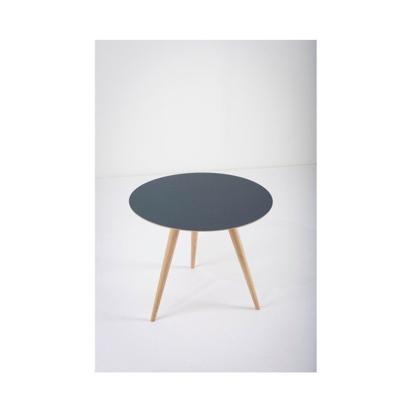 Dębowy stolik z niebieskim blatem Gazzda Arp, ⌀ 55 cm-image-3