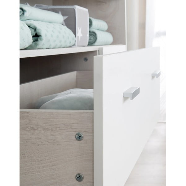 Biała niska komoda dziecięca w dekorze dębu z przewijakiem 117x98 cm Julia – Roba-image-3