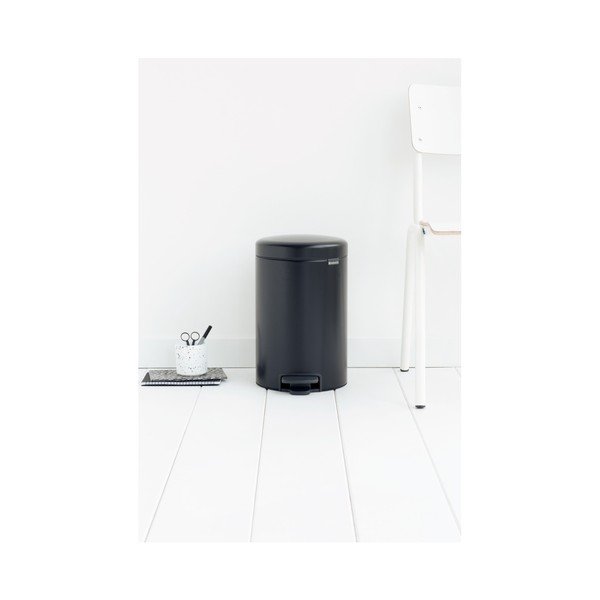 Czarny kosz na śmieci z pedałem Brabantia Newicon, 12 l-image-2