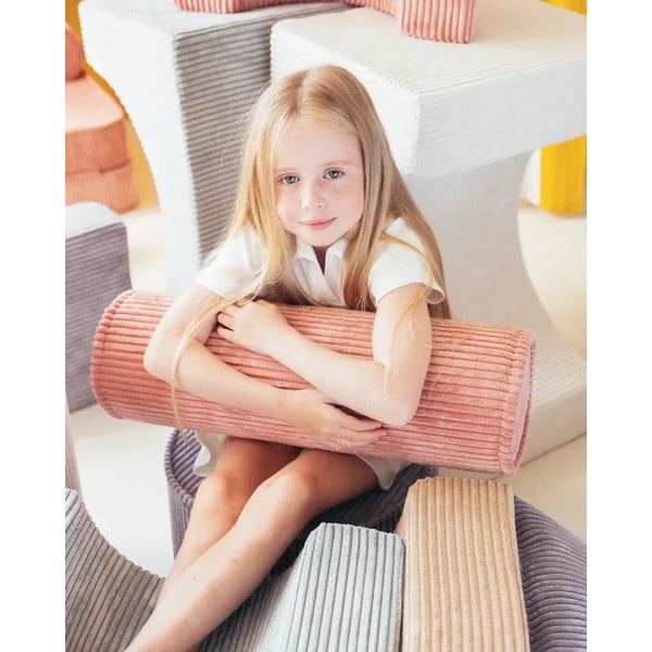 Różowa sztruksowa poduszka na sofę dziecięcą Roll – Wigiwama-image-2