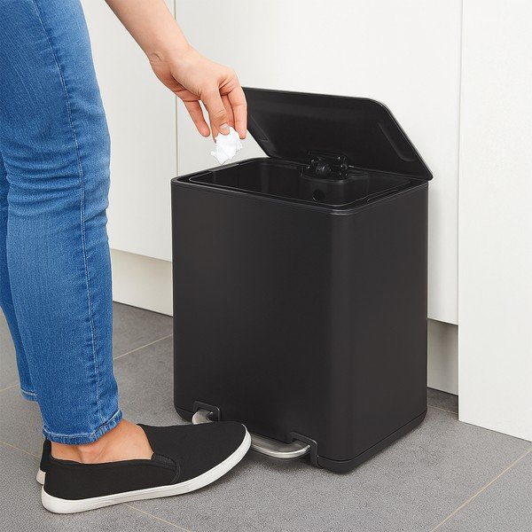 Czarny kosz na śmieci z pedałem ze stali nierdzewnej 20 l Black – Orion-image-1