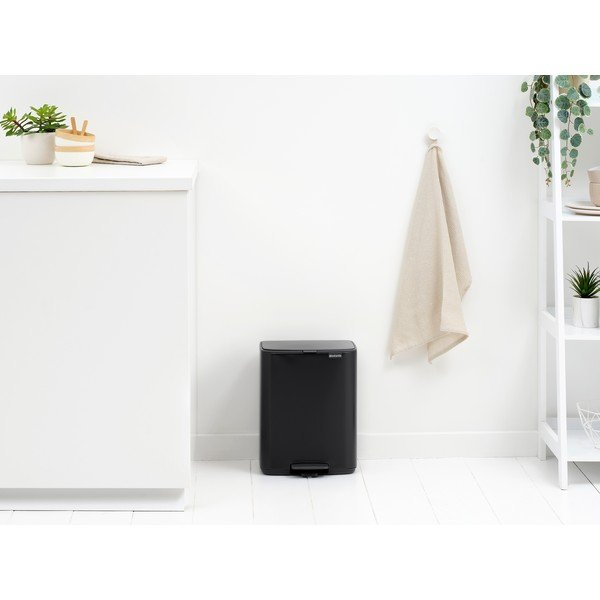 Stalowy kosz na śmieci z pedałem w kolorze matowej czerni 12 l Bo – Brabantia-image-1