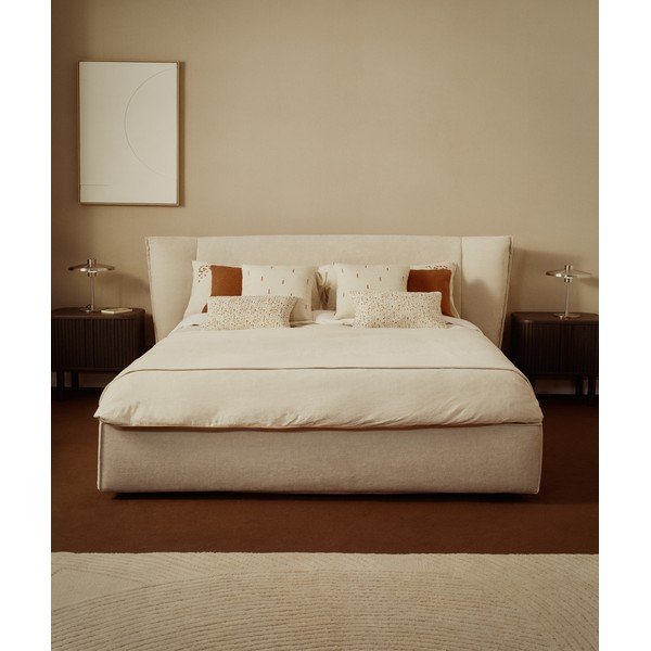 Beżowe tapicerowane łóżko dwuosobowe z szenilu ze schowkiem ze stelażem 160x200 cm Arvian – Kave Home-image-1