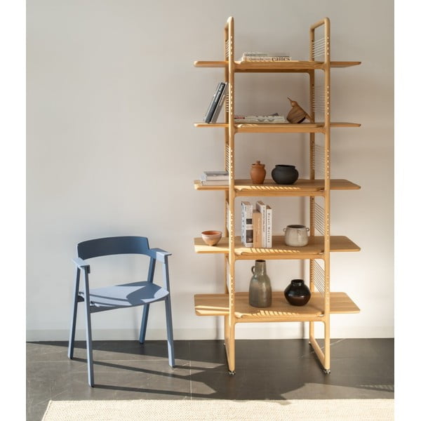 Niebieskie krzesło z podłokietnikami z litego drewna dębowego Flip – Gazzda-image-1