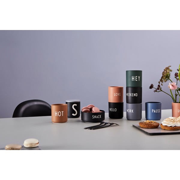 Ciemnozielony porcelanowy kubek 300 ml Hey – Design Letters-image-4