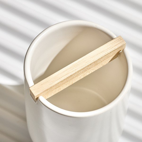 Biały ceramiczny kubek na szczoteczki iDesign Eco Vanity-image-1