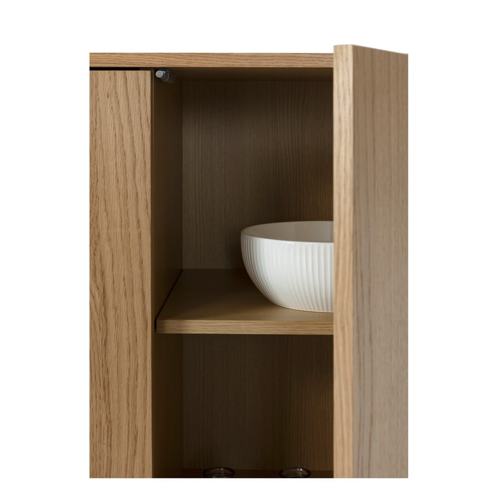 Komoda w dekorze dębu w naturalnym kolorze 180x75x40 cm Padoc – MOME (zdjęcie 9)