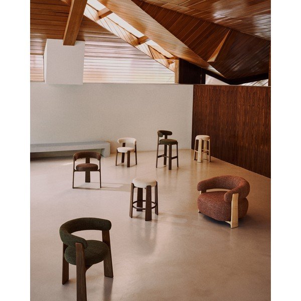 Hoker w kolorze ceglasto-ciemnonaturalnym z litego drewna jesionowego (wysokość siedziska 65 cm) Granite – Kave Home-image-4