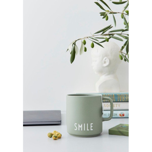 Zielony porcelanowy kubek Design Letters Smile-image-1