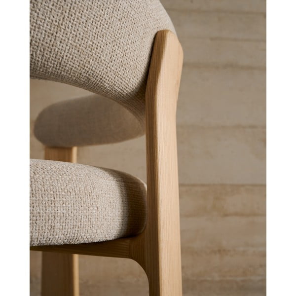 Beżowy/w naturalnym kolorze fotel jadalniany z litego drewna jesionowego z podłokietnikami Granite – Kave Home-image-2