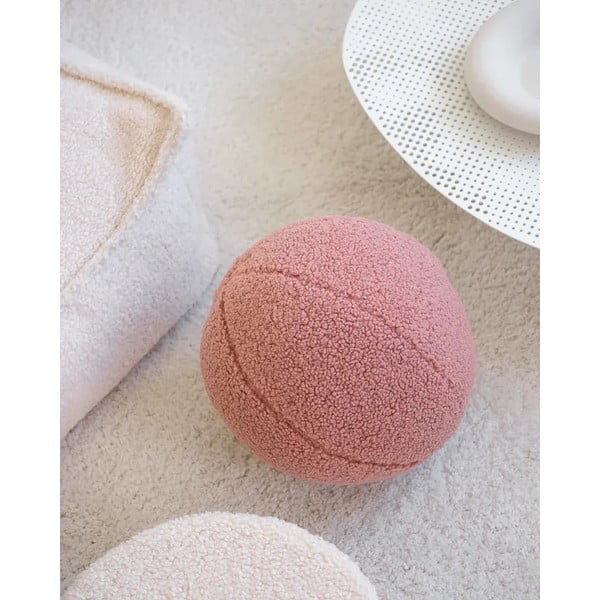 Różowa poduszka na sofę dziecięcą z materiału bouclé Ball – Wigiwama-image-4
