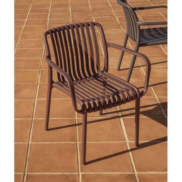 Brązowe plastikowe krzesło ogrodowe Isabellini – Kave Home-image-1