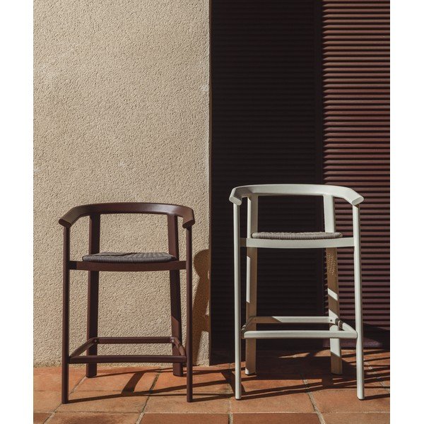 Brązowy drewniany hoker ogrodowy Erice – Kave Home-image-1