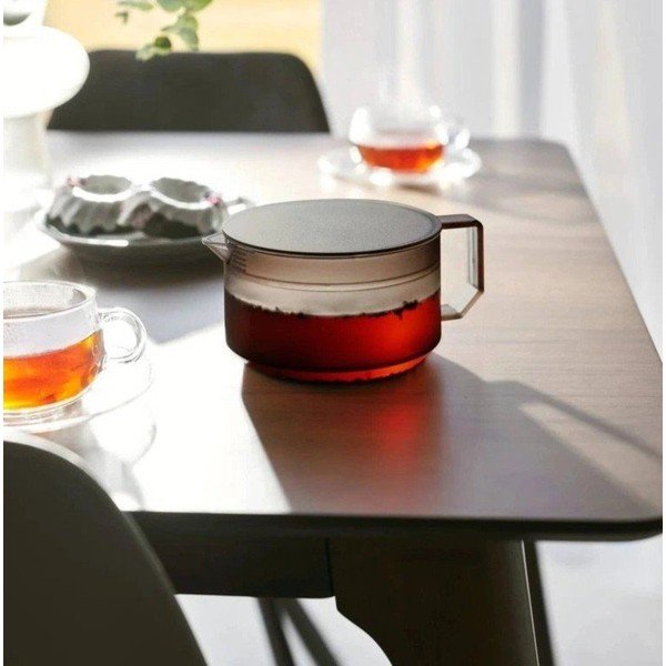 Czarny plastikowy dzbanek do herbaty z sitkiem 600 ml Tower – YAMAZAKI-image-1