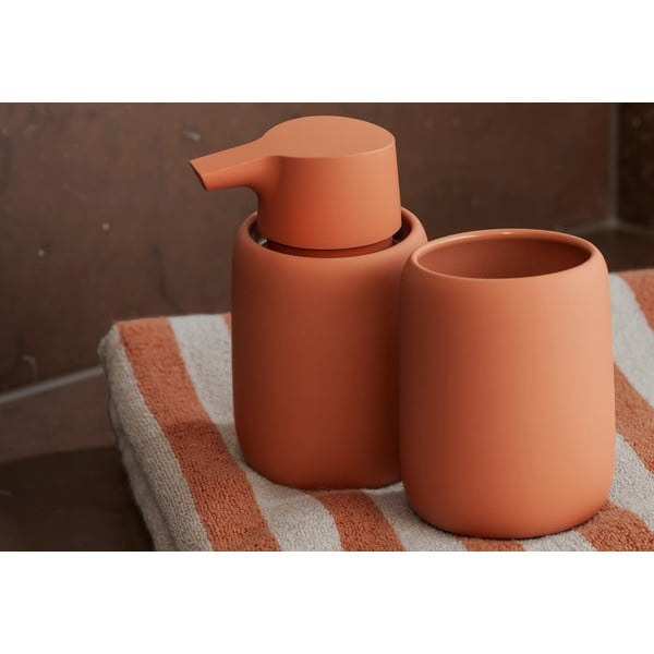 Pomarańczowo-beżowy ręcznik kąpielowy z bawełny organicznej frotte 70x140 cm Arto – Blomus-image-4