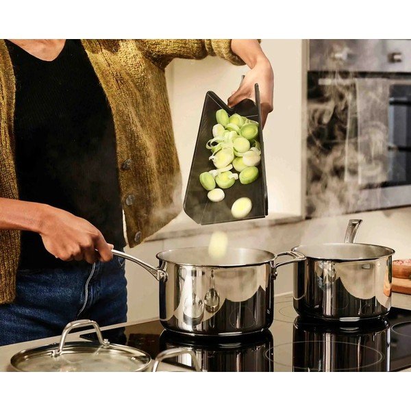 Deska do krojenia 26x45 cm Chop2Pot – Joseph Joseph-image-1