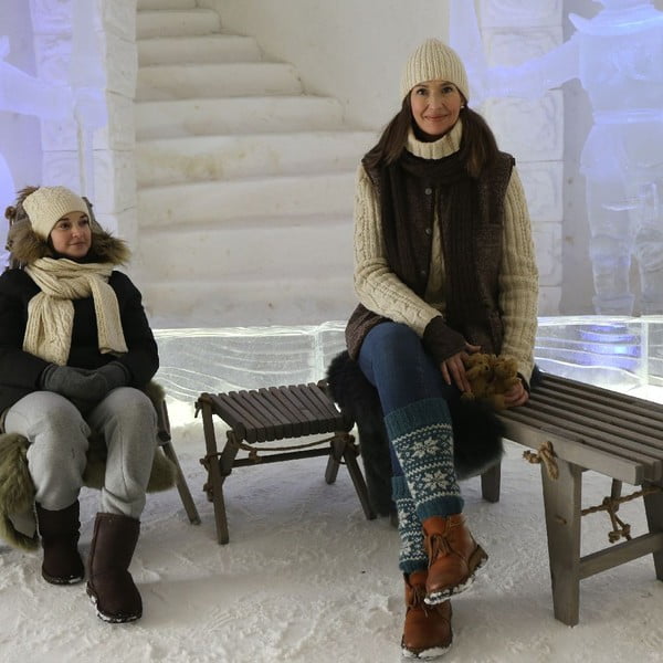 Stołek Lilli z czarnego drewna sosnowego EcoFurn-image-1