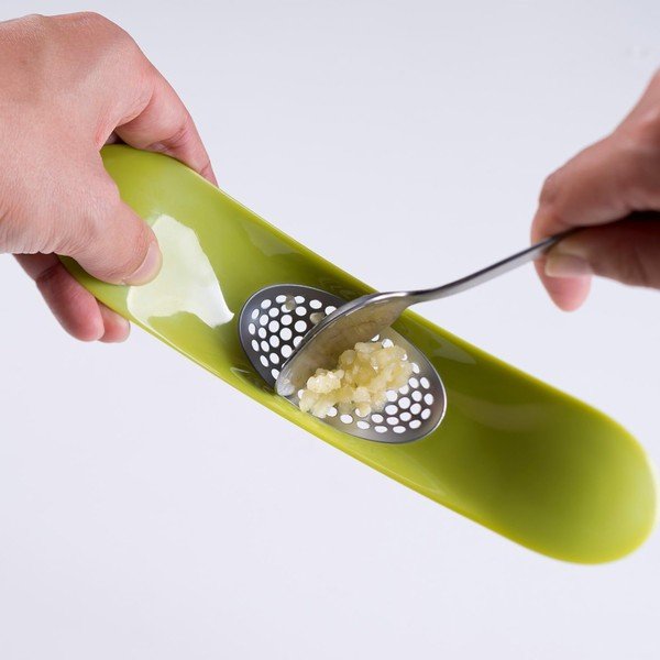 Zielony wyciskacz do czosnku Joseph Joseph Garlic Rocker-image-3