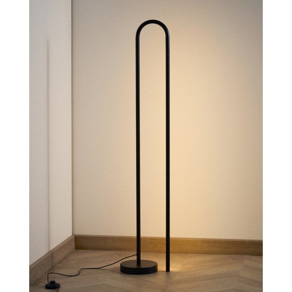 Czarna lampa stojąca LED (wysokość 120 cm) Bow – Kave Home-image-1