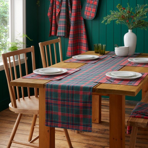 Bawełniany bieżnik ze świątecznym motywem 220x32 cm Christmas Tartan Check – Catherine Lansfield-image-2