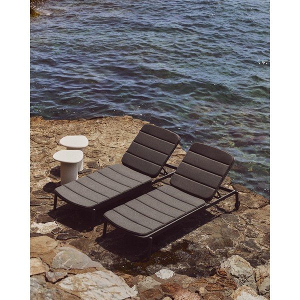 Czarny metalowy leżak ogrodowy Marcona – Kave Home-image-1