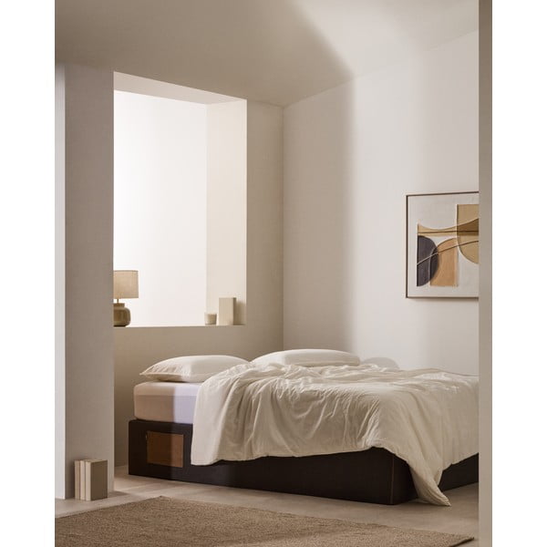 Czarne tapicerowane łóżko dwuosobowe ze schowkiem/bez zagłówka 140x190 cm Matters – Kave Home-image-1