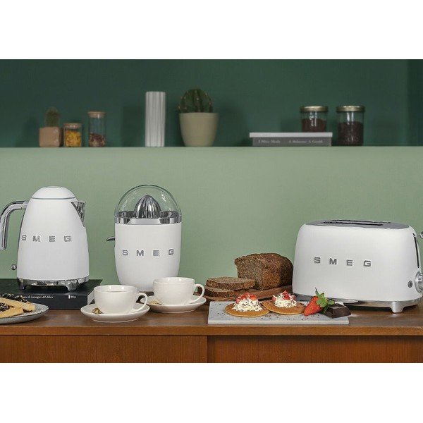 Czajnik elektryczny w matowym białym kolorze 1,7 l 50's Retro Style – SMEG-image-3