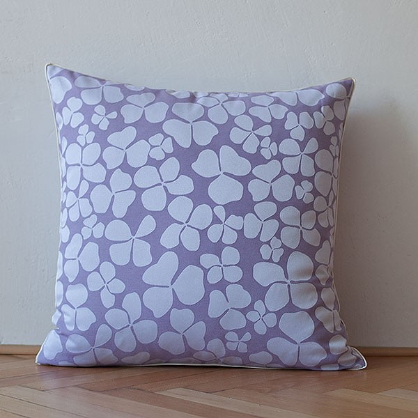 Poduszka z wypełnieniem Light Violet Flowers, 50x50 cm