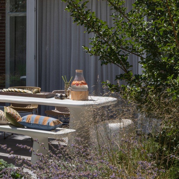 Plastikowa ławka ogrodowa w kolorze kości słoniowej Loggia – WOOOD-image-1