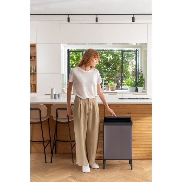 Różowy kosz na śmieci otwierany na dotyk z plastiku z recyklingu 54 l Verto High – Curver-image-1