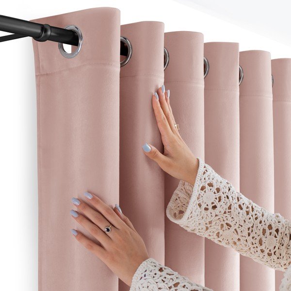 Jasnoróżowa aksamitna zasłona częściowo zaciemniająca (dimout) 265x175 cm Velto – Filumi-image-4