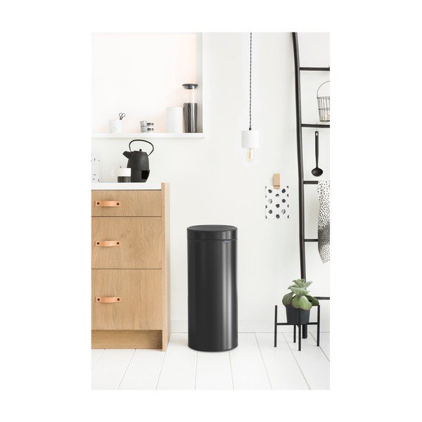 Stalowy kosz na śmieci otwierany na dotyk w kolorze matowej czerni 30 l Touch Bin – Brabantia-image-1