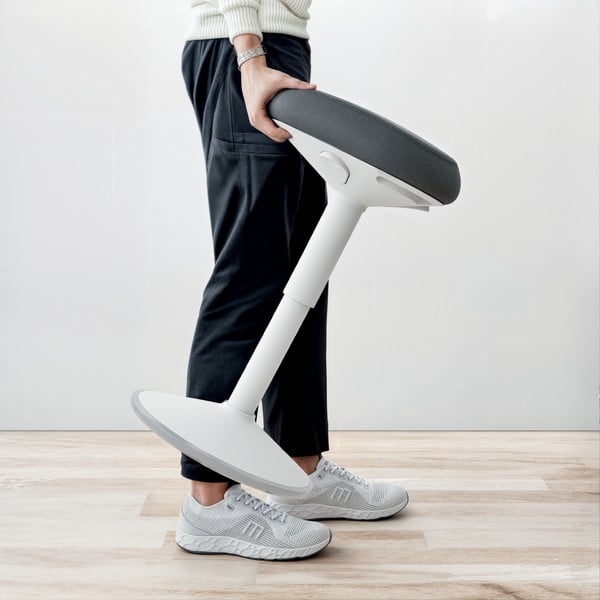Ergonomiczny stołek balansujący do opierania się podczas stania Ergo – Leitz-image-3
