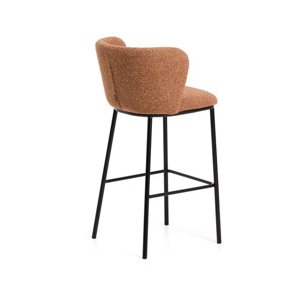 Tapicerowany hoker w kolorze terakoty (wysokość siedziska 75 cm) Ciselia – Kave Home-image-4