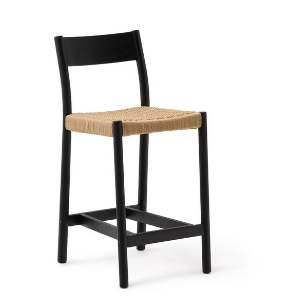 Czarny hoker z litego drewna dębowego (wysokość siedziska 65 cm) Yalia – Kave Home