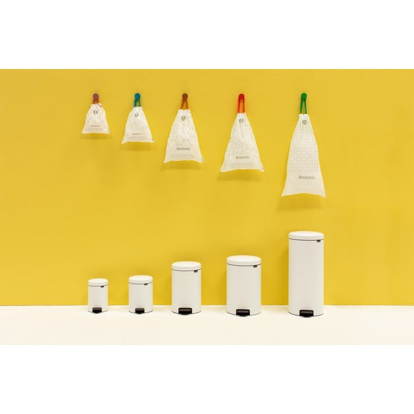 Biały stalowy kosz na śmieci z pedałem 30 l NewIcon – Brabantia-image-4