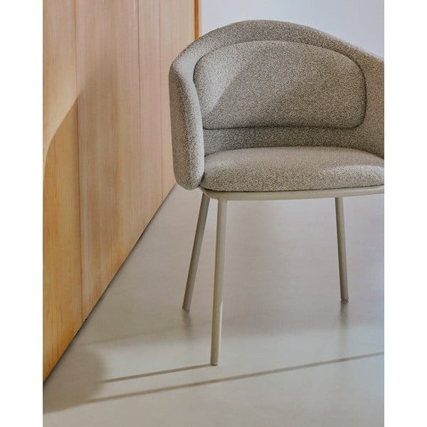 Szarobeżowy tapicerowany fotel jadalniany z podłokietnikami Minda – Kave Home-image-2