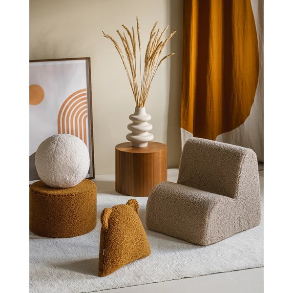 Brązowa poduszka na sofę dziecięcą z materiału bouclé Bear – Wigiwama-image-3