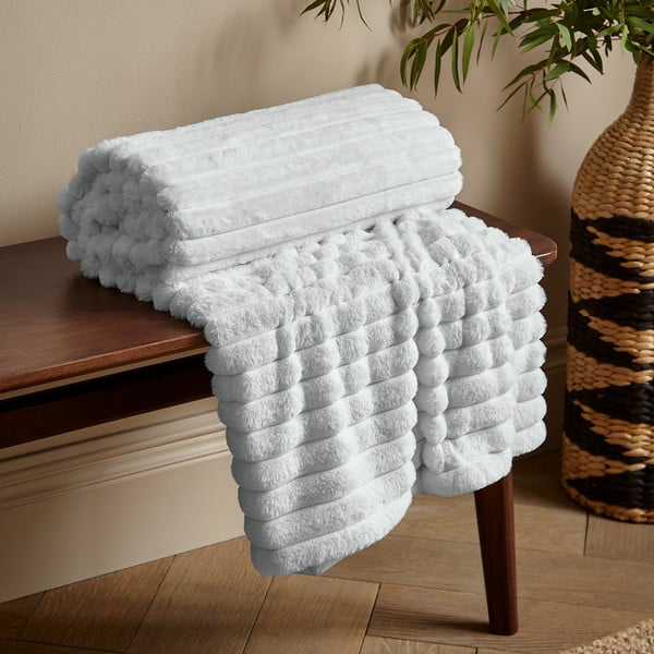 Biały koc z mikropluszu 130x170 cm Cosy Ribbed – Catherine Lansfield-image-1