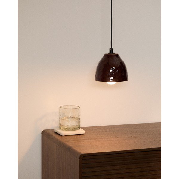 Czerwona lampa wisząca z ceramicznym kloszem Drava – Kave Home-image-1
