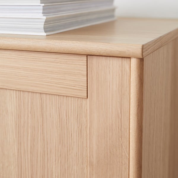 Zestaw wiszącej witryny z oświetleniem i komody w dekorze dębu 133x136 cm Mistral – Hammel Furniture-image-3